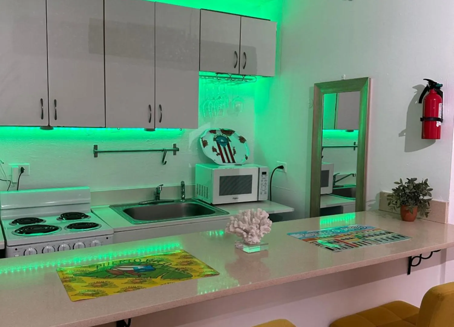 Downtown Condado Tropical Studio 산후안 아파트
